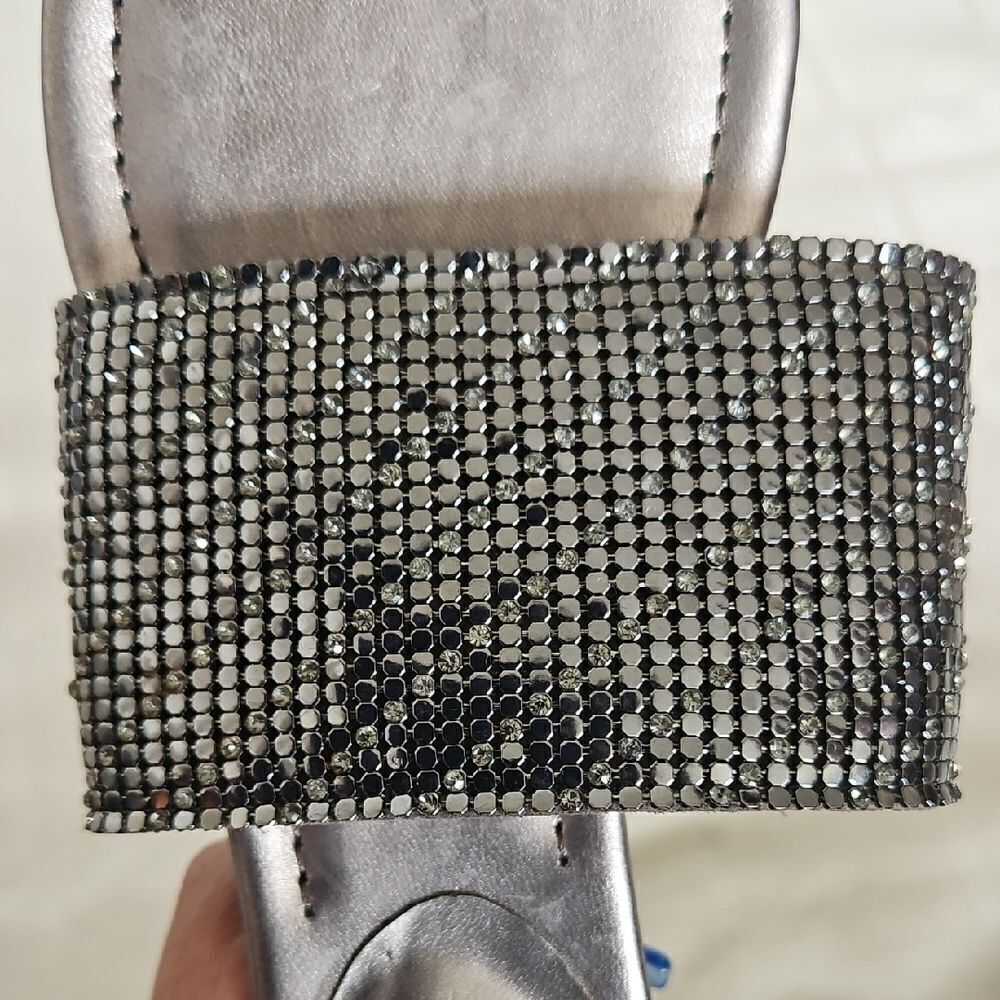 Elegant Silver Slide Sandals - Picture 3 of 16